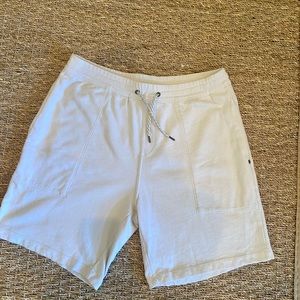 Mens XL Vuori Vital shorts Oatmeal color 8” inseam. Relaxed fit cotton terry
